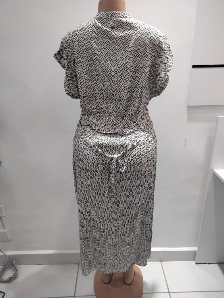 Monochrome Zigzag Button-Down Midi Dress – Size: Medium (Shein)