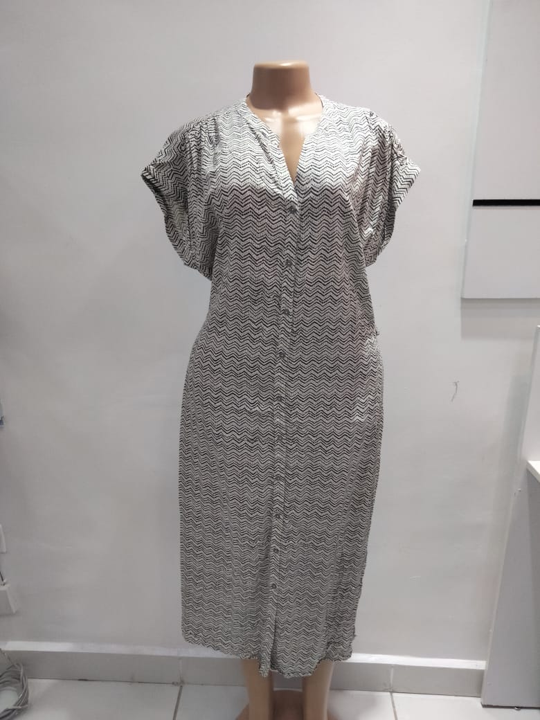 Monochrome Zigzag Button-Down Midi Dress – Size: Medium (Shein)
